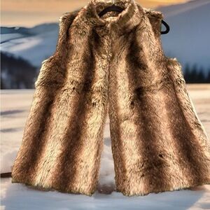 Luxurious Extra soft Faux Fur sweater vest in Ivory ,NWT Sz XL